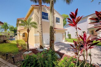 9867 Fairway Cove Ln in Plantation, FL - Building Photo - Building Photo