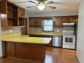 2527 Wisconsin St, Unit Front House in Sturtevant, WI - Foto de edificio - Building Photo