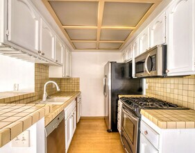 1040 N Gardner St, Unit #4 in West Hollywood, CA - Building Photo - Building Photo