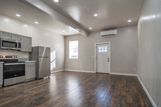 510 Geary Dr in Canyonville, OR - Foto de edificio - Building Photo