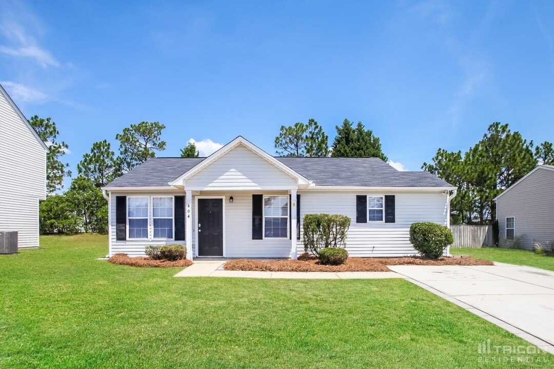 404 Bombing Range Rd in Columbia, SC - Foto de edificio