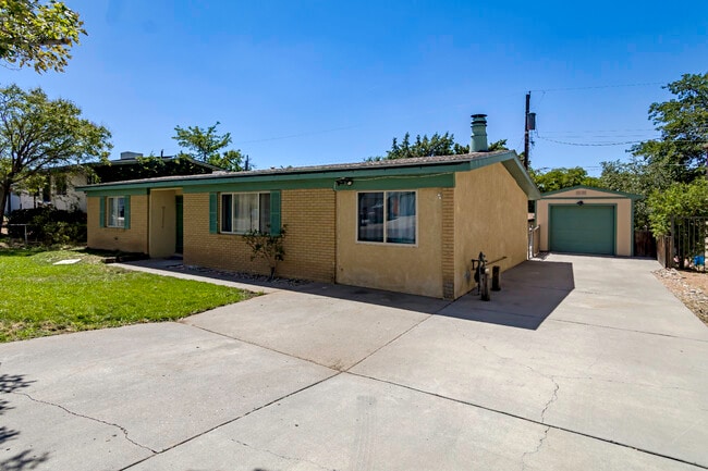 1909 Othello Ct NE