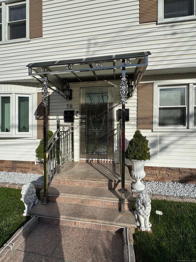 37 Elizabeth Ann Dr in New Haven, CT - Building Photo - Building Photo