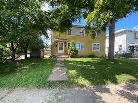 5221 N 68th St in Milwaukee, WI - Building Photo