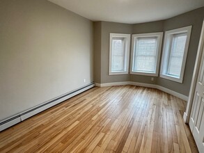 1713 Commonwealth Avenue, Unit 7 in Boston, MA - Foto de edificio - Building Photo