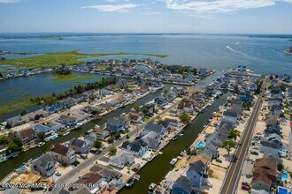 18 Halsey Dr in Brick, NJ - Building Photo - Building Photo