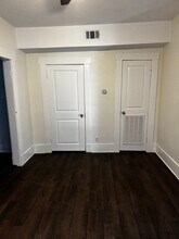 111 N Winnetka Ave, Unit 1 in Dallas, TX - Foto de edificio - Building Photo