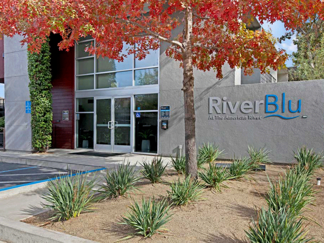 River Blu Apartments in Sacramento, CA - Foto de edificio - Building Photo