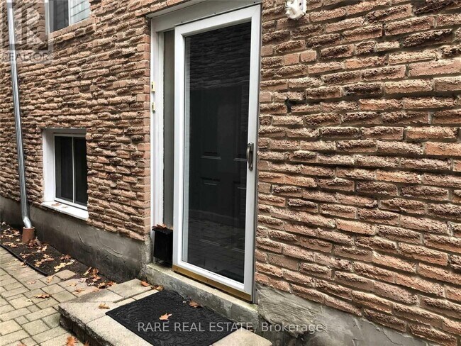 26 Pine Ave in Toronto, ON - Building Photo - Building Photo