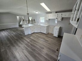 123 Jaybee Ln in Mankato, MN - Building Photo