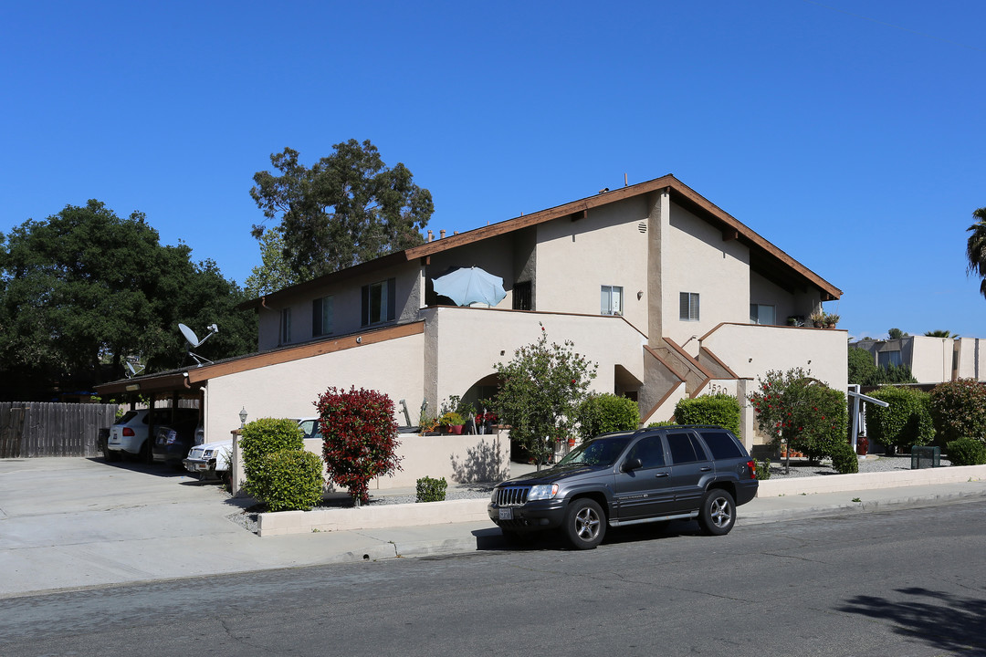 1520 S Maple St in Escondido, CA - Building Photo