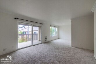 8650 Via Mallorca in San Diego, CA - Building Photo - Building Photo