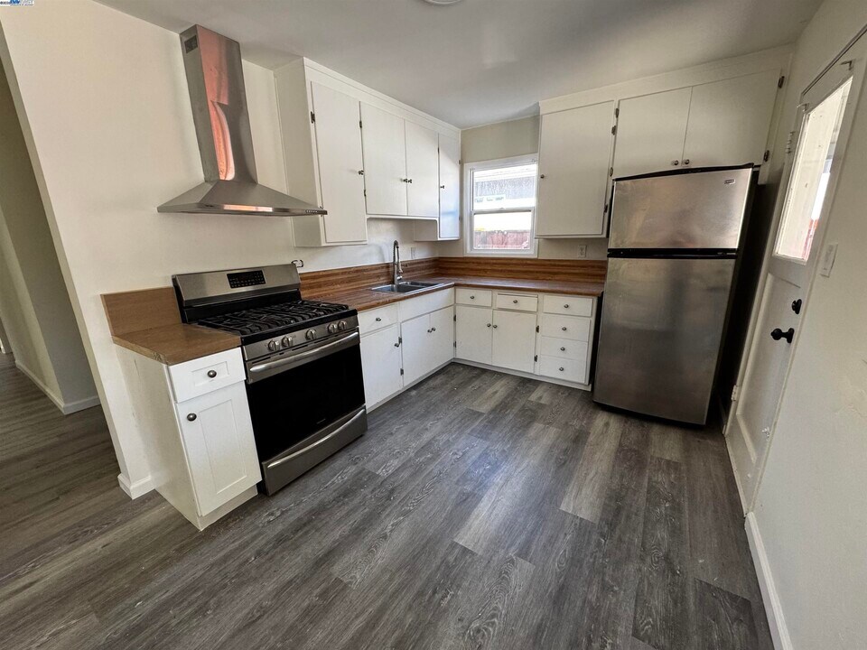 610 Via Mirabel in San Lorenzo, CA - Building Photo