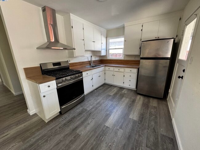 property at 610 Via Mirabel