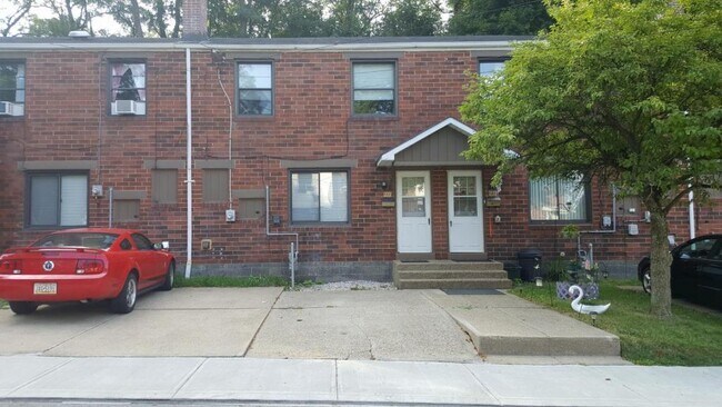273 Oak Dr in Carnot-Moon, PA - Building Photo - Building Photo