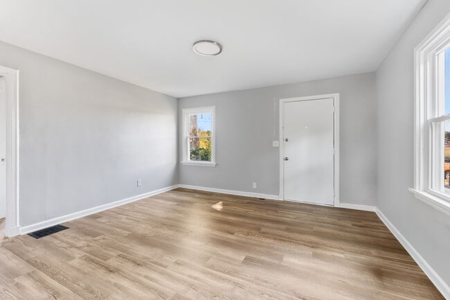 1275 Briarwood Ave in Columbus, OH - Foto de edificio - Building Photo