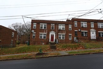 2621 30th St SE in Washington, DC - Building Photo - Building Photo