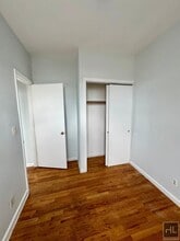 36 AVENUE, Unit 2E in Queens, NY - Foto de edificio - Building Photo