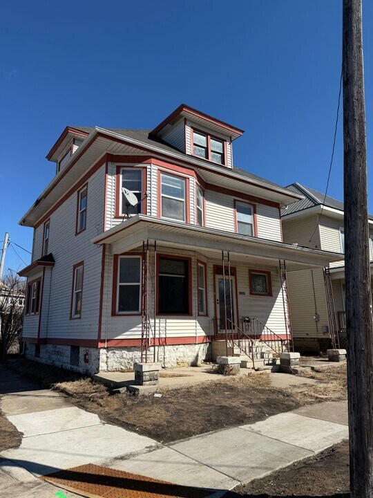 1101 Franklin St in Waterloo, IA - Building Photo