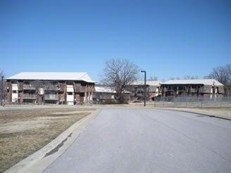 Village Oaks Apartments in Joplin, MO - Building Photo - Building Photo