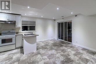 35 Hummingbird Ln in St Thomas, ON - Building Photo - Building Photo