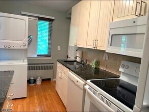 12 Troy Dr in Springfield, NJ - Building Photo - Building Photo