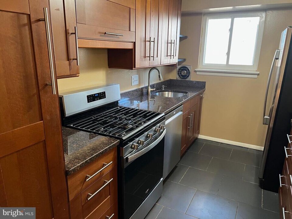 11410 Cherry Hill Rd in Silver Spring, MD - Building Photo