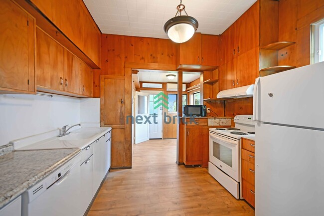 1108 NW 53rd St in Seattle, WA - Foto de edificio - Building Photo
