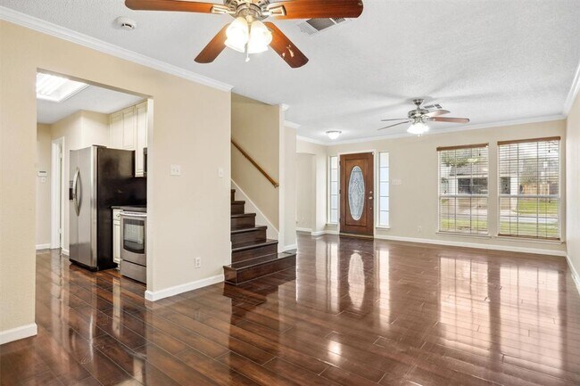 2004 Rosemary Ln in Round Rock, TX - Foto de edificio - Building Photo