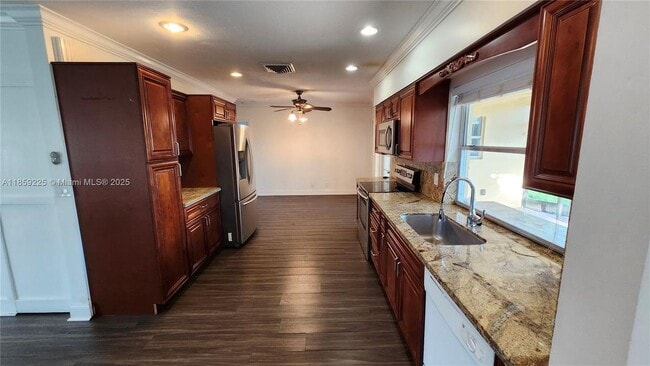 property at 3 Forest Hills Ln