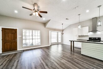 19422 Stamford Dr in Tomball, TX - Building Photo - Building Photo