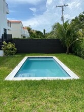 570 Fernwood Rd in Key Biscayne, FL - Building Photo - Building Photo