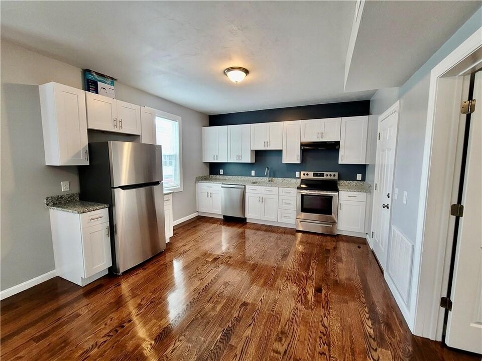 18 Woonasquatucket Ave, Unit 2 in North Providence, RI - Building Photo