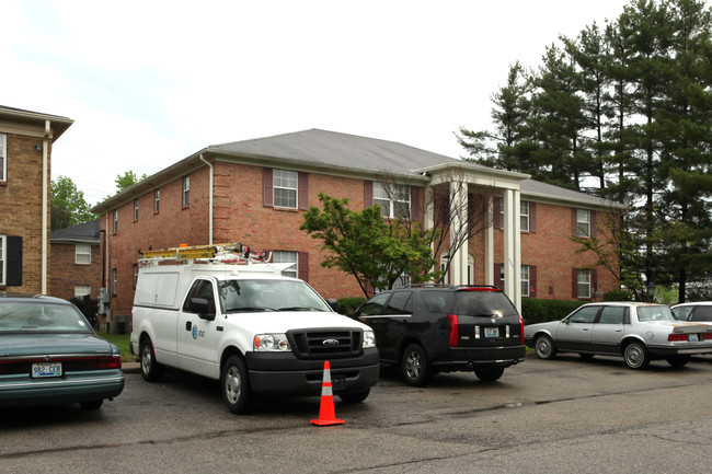 4303 S Church Way in Louisville, KY - Foto de edificio - Building Photo