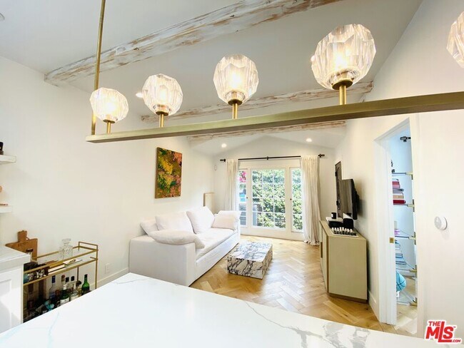 8062 Waring Ave in Los Angeles, CA - Building Photo - Building Photo