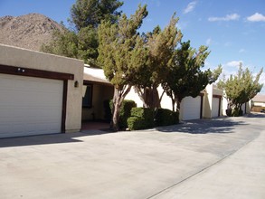 CHEHALIS TOWNHOUSE in Apple Valley, CA - Building Photo - Building Photo