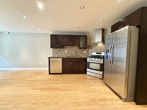 319 S Juniper St in Philadelphia, PA - Building Photo - Building Photo