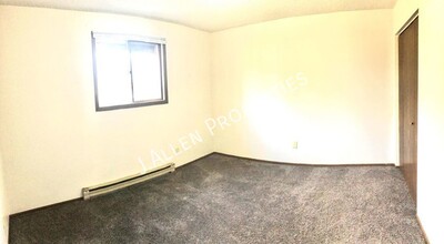 112 Gold Strike Dr, Unit 2 in Norfolk, NE - Building Photo - Building Photo