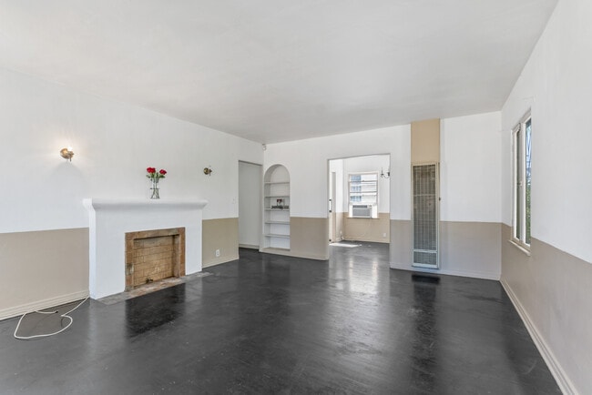 6617 Waring Ave, Unit 2