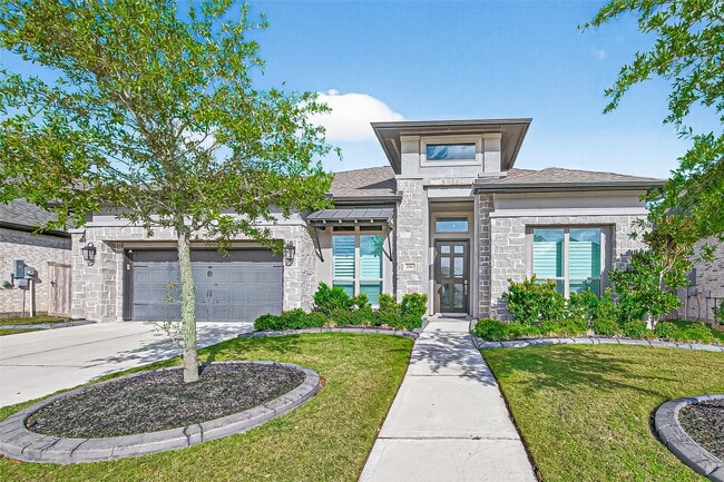 property at 2806 Sycamore Wood Trce