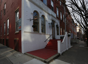 Colonial Apartments in Philadelphia, PA - Building Photo - Building Photo