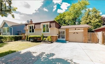 3285 Lansdown Dr in Burlington, ON - Building Photo