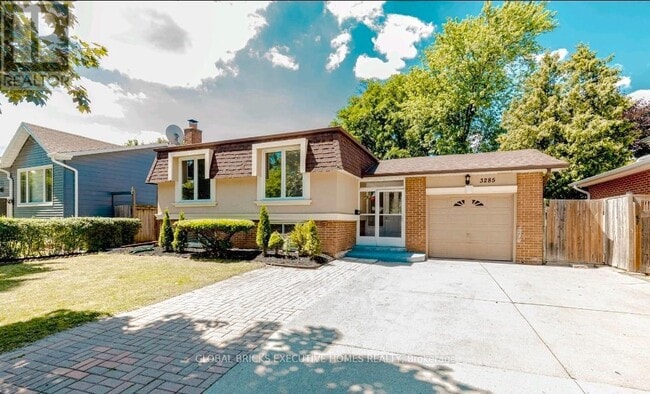 property at 3285 Lansdown Dr