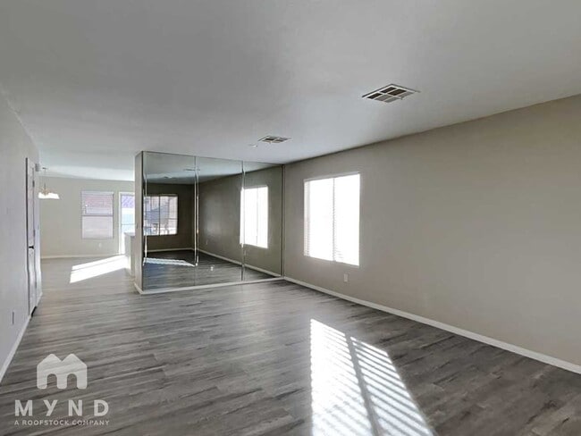 5910 Hilmont St in North Las Vegas, NV - Foto de edificio - Building Photo