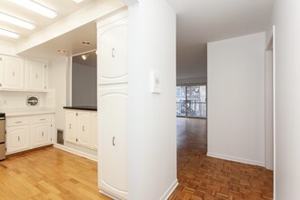 4334 N Clarendon Ave, Unit 209 in Chicago, IL - Foto de edificio - Building Photo