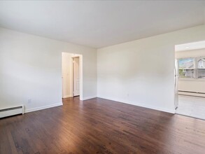 Forest Park Gardens Apartments in Englewood, NJ - Foto de edificio - Building Photo