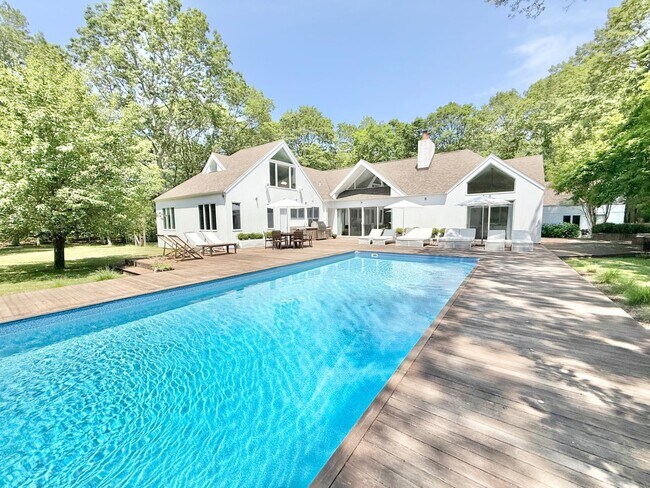 409 Hands Creek Rd in East Hampton, NY - Building Photo - Building Photo