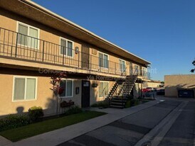 9421 Cedar St in Bellflower, CA - Building Photo