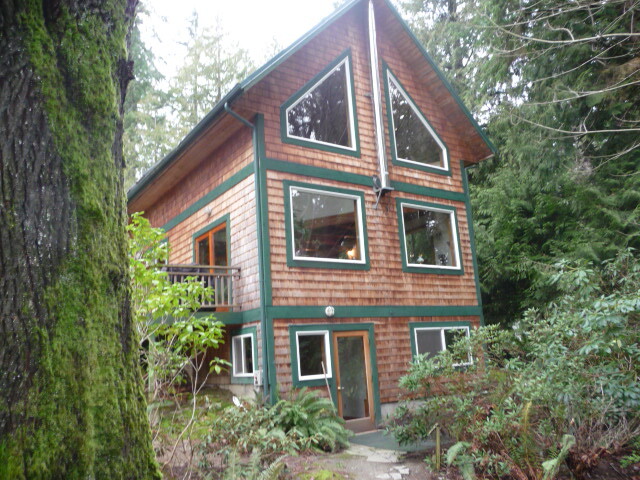 11600 Olympic View Dr NE in Bainbridge Island, WA - Building Photo