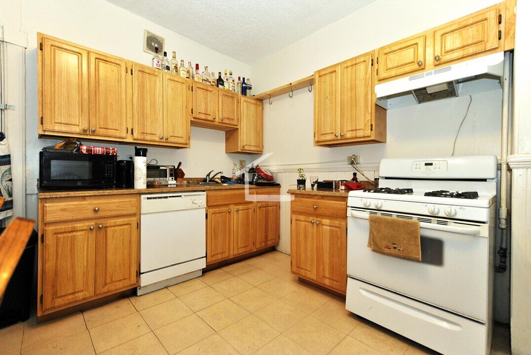 60 Egmont St, Unit 5 in Brookline, MA - Building Photo